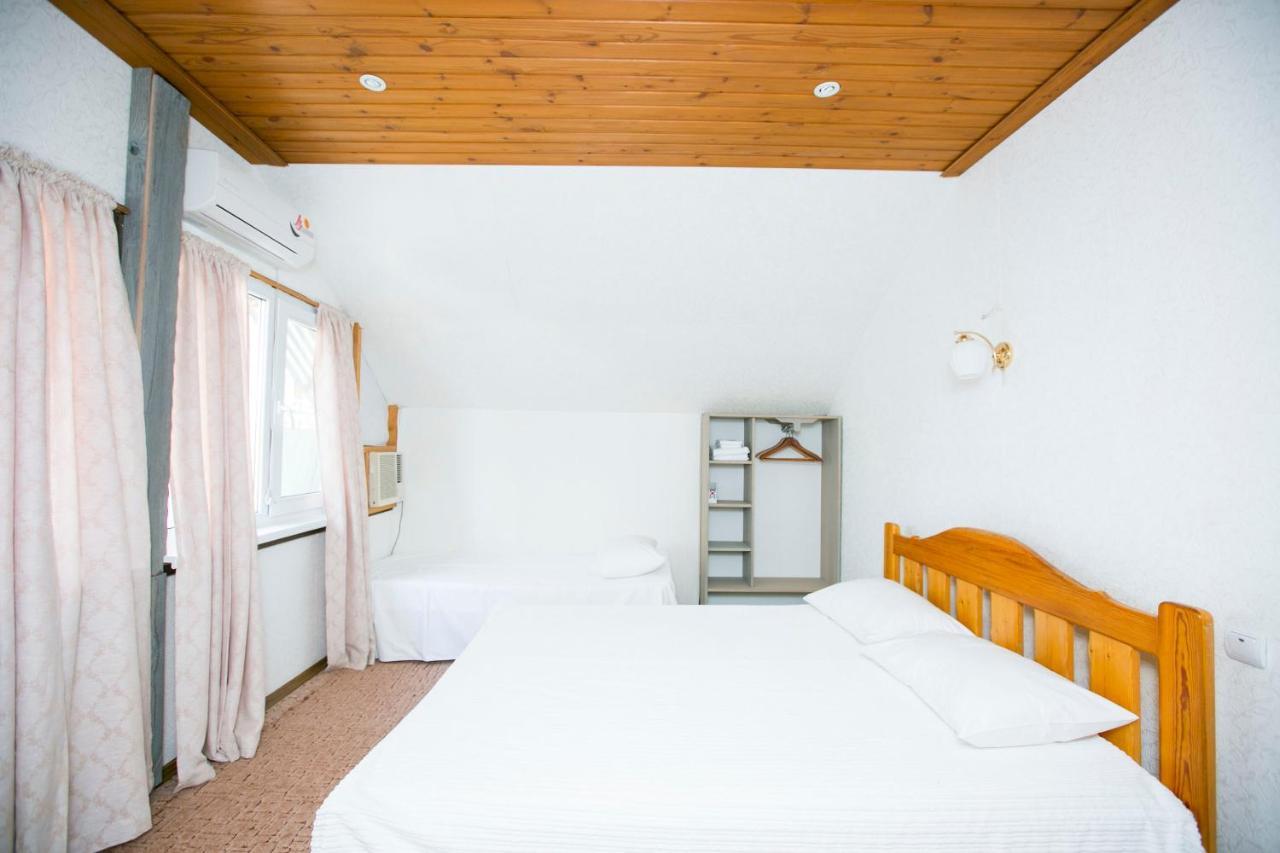 Guest House Lavr Gagra Bagian luar foto
