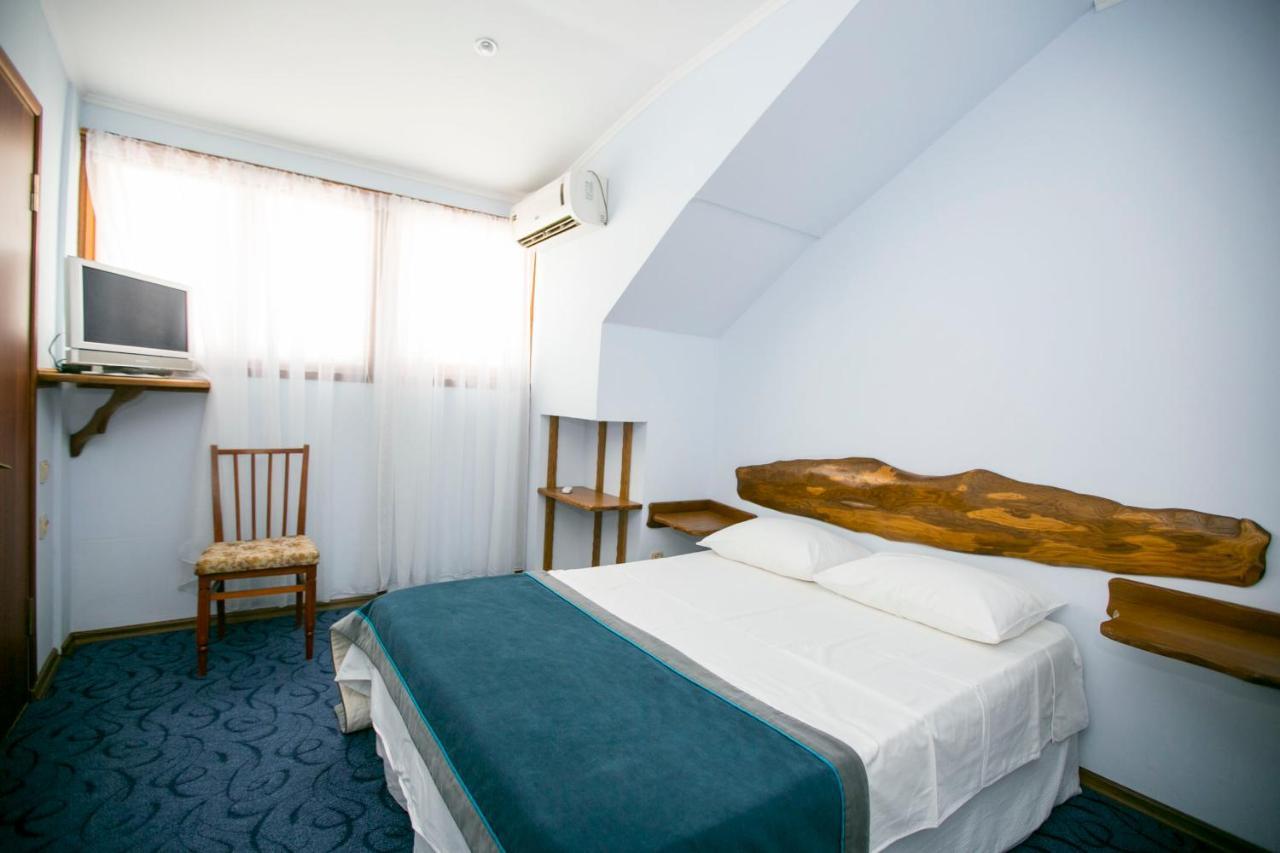 Guest House Lavr Gagra Bagian luar foto