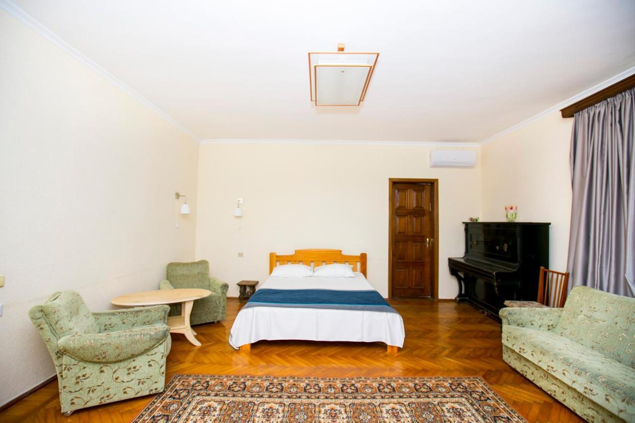 Guest House Lavr Gagra Bagian luar foto