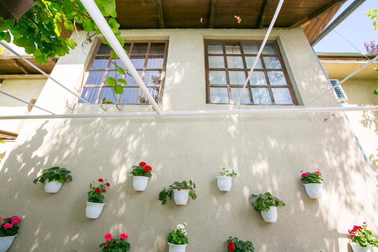 Guest House Lavr Gagra Bagian luar foto