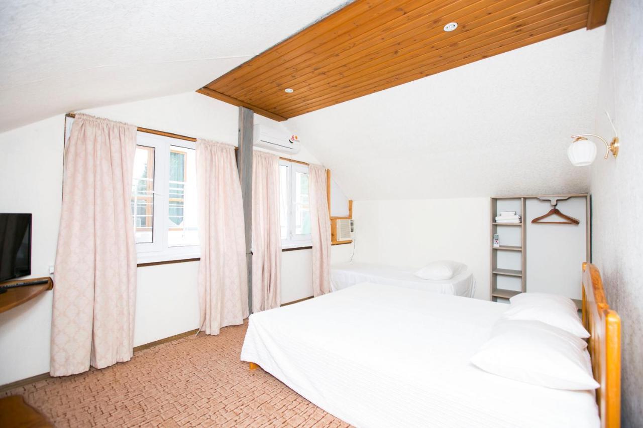 Guest House Lavr Gagra Bagian luar foto