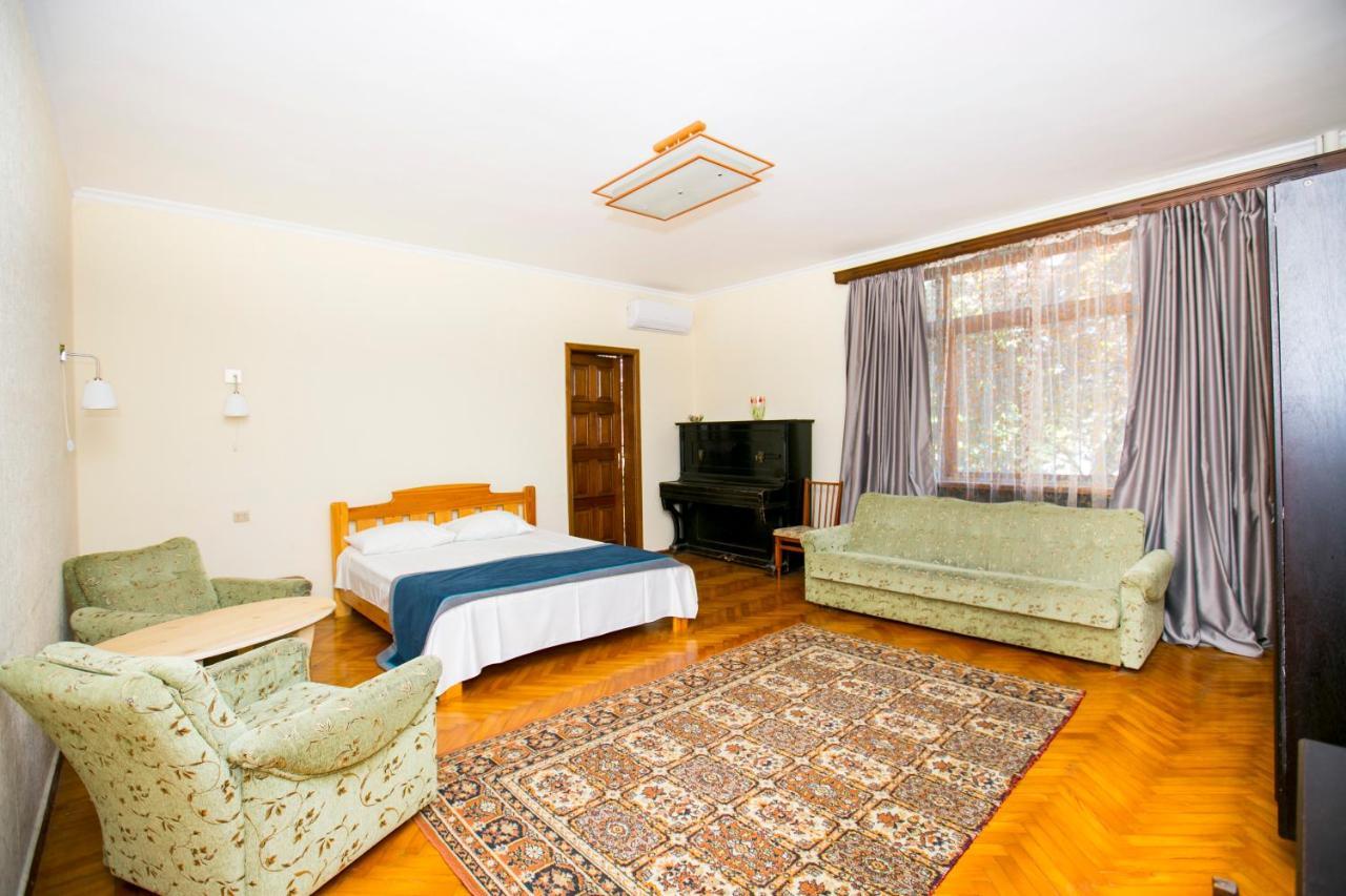 Guest House Lavr Gagra Bagian luar foto