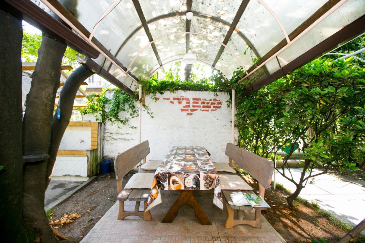 Guest House Lavr Gagra Bagian luar foto