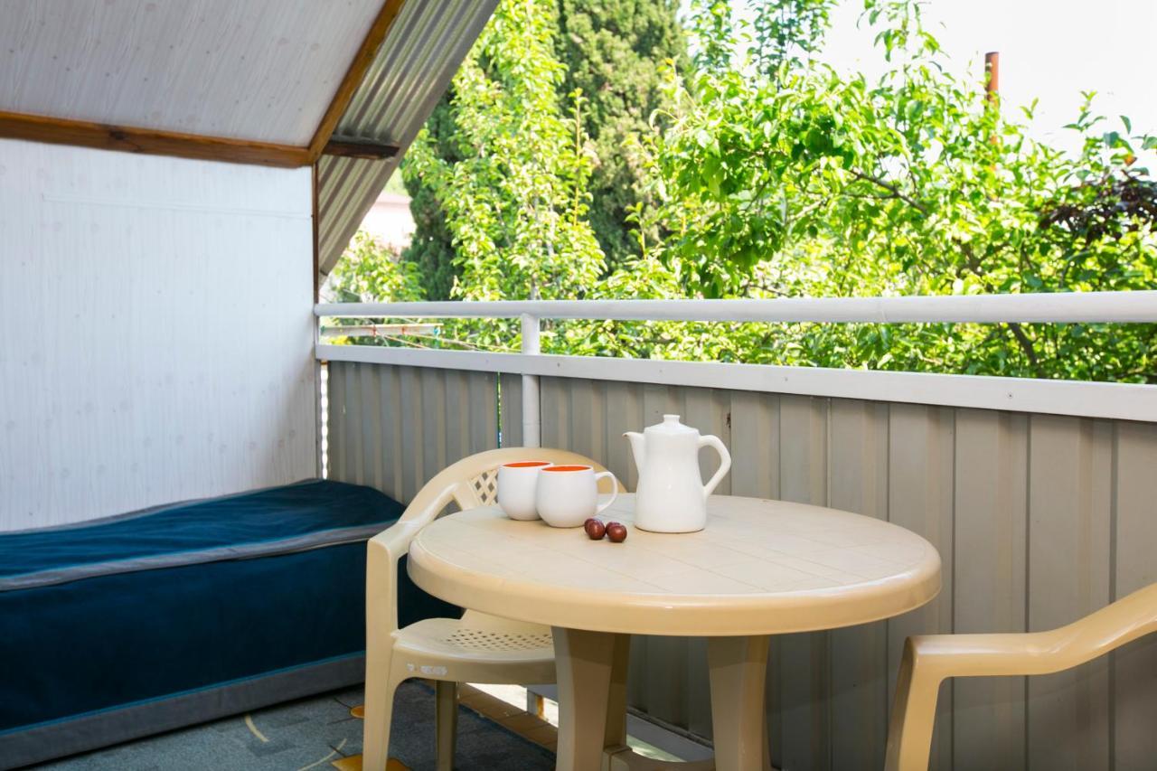 Guest House Lavr Gagra Bagian luar foto