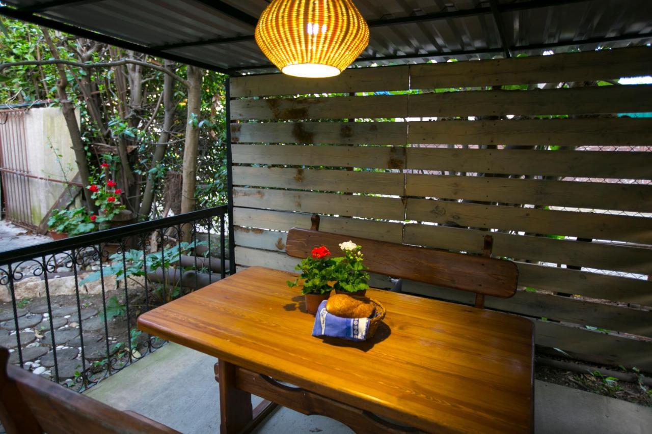 Guest House Lavr Gagra Bagian luar foto