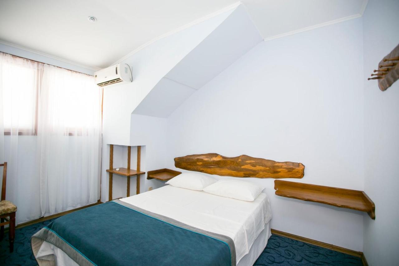 Guest House Lavr Gagra Bagian luar foto