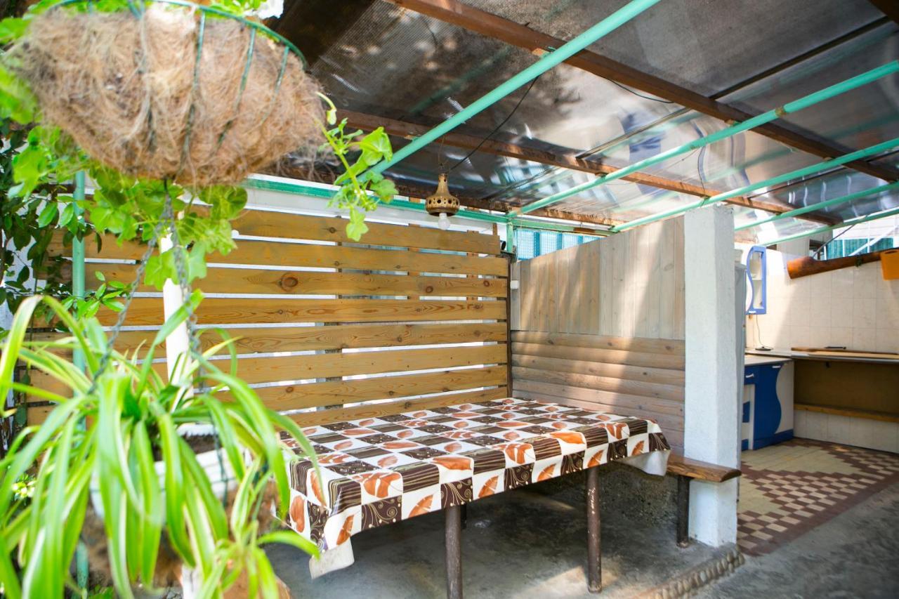 Guest House Lavr Gagra Bagian luar foto