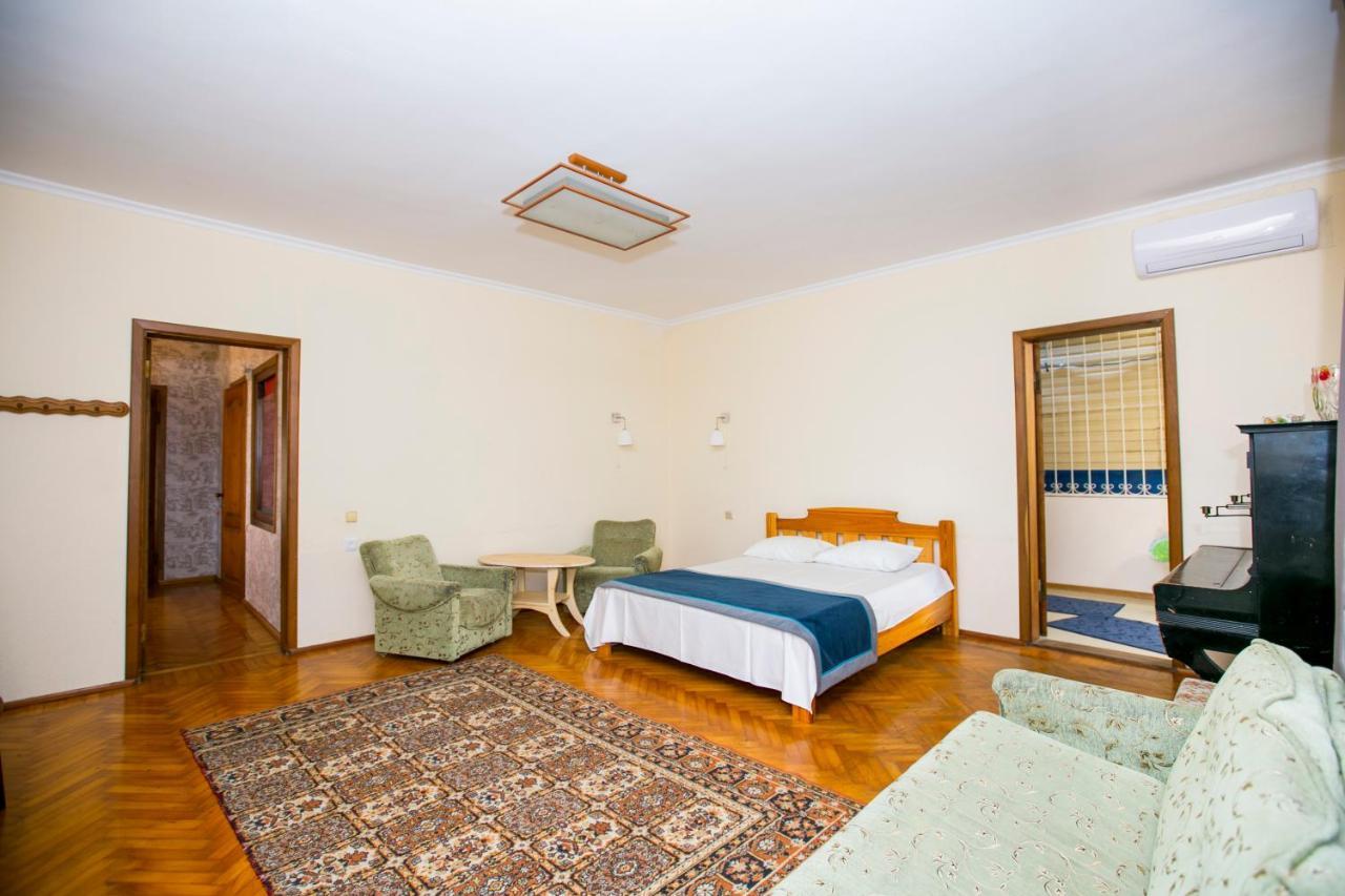 Guest House Lavr Gagra Bagian luar foto