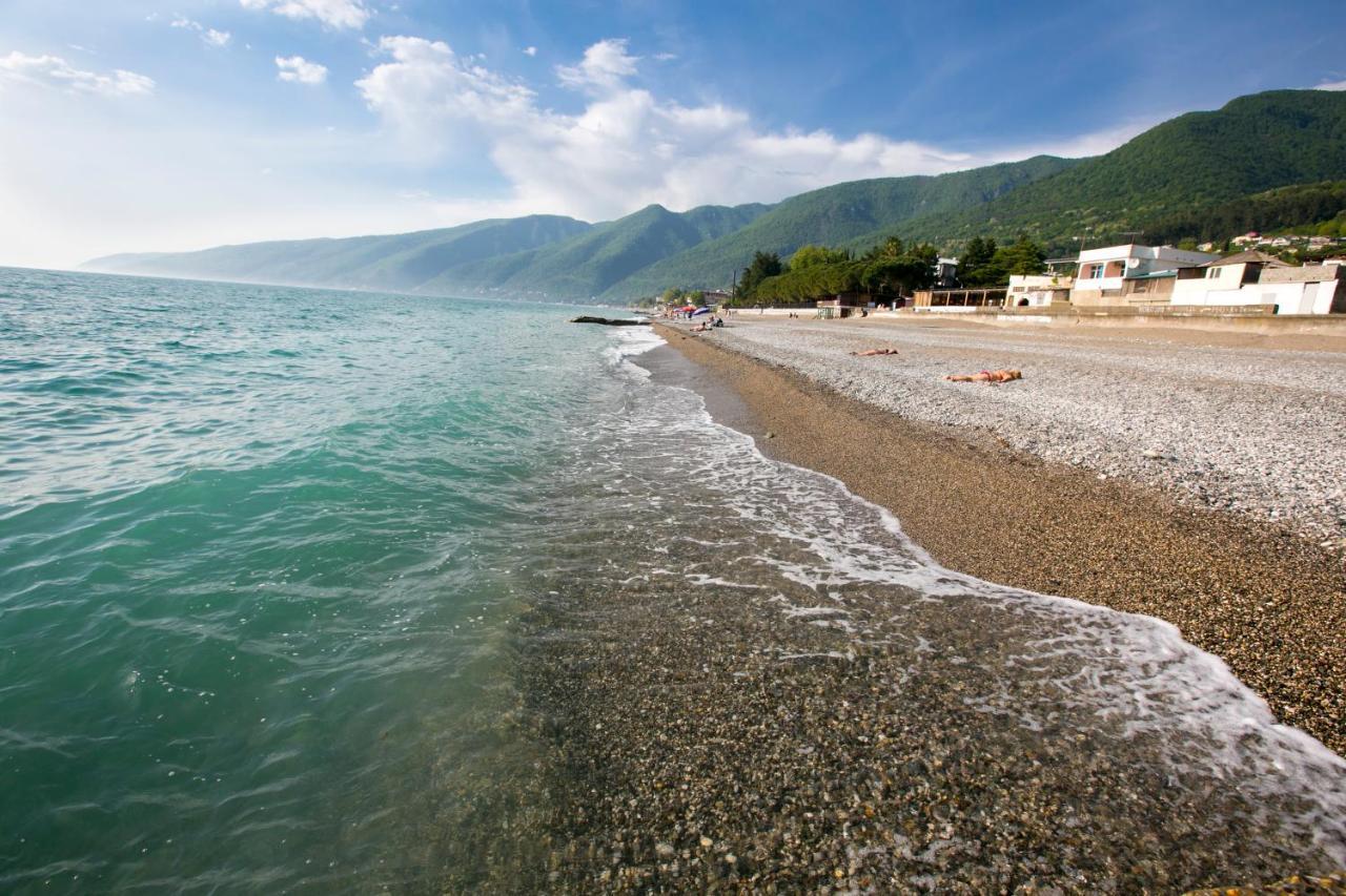 Guest House Lavr Gagra Bagian luar foto