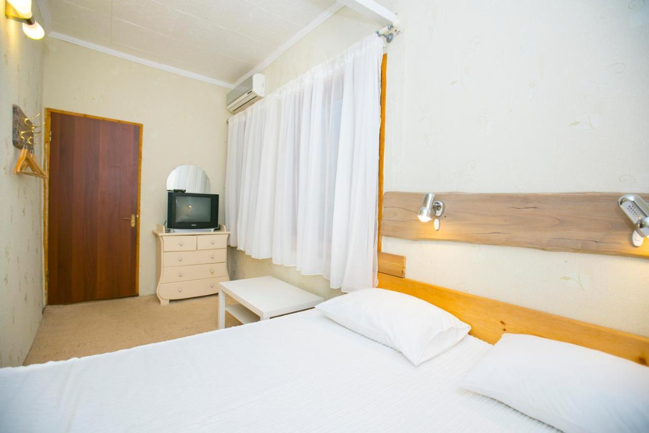 Guest House Lavr Gagra Bagian luar foto