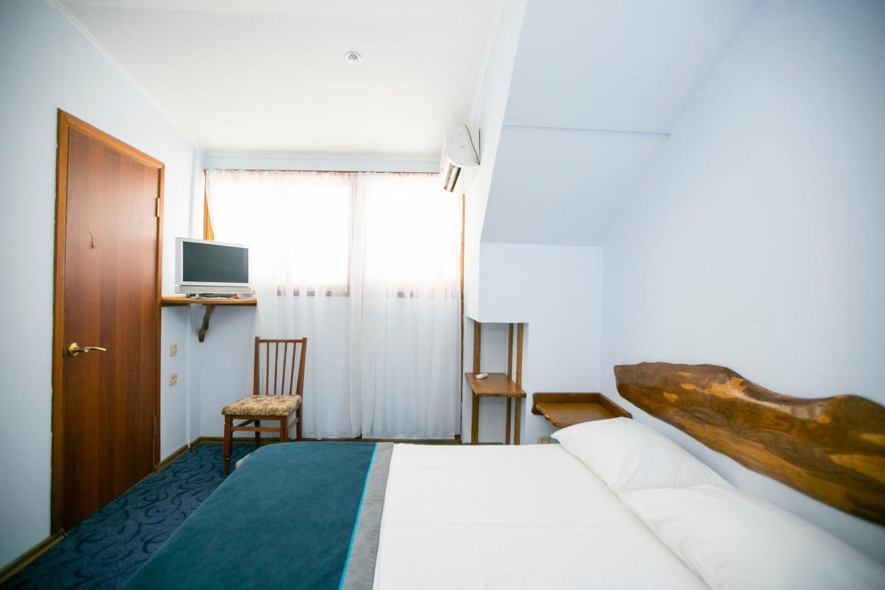 Guest House Lavr Gagra Bagian luar foto