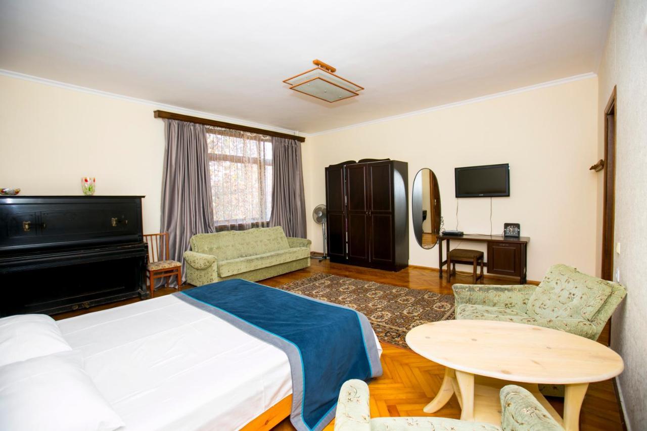 Guest House Lavr Gagra Bagian luar foto